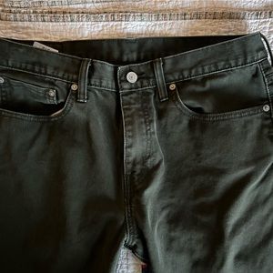 Green Levi’s 513 jeans